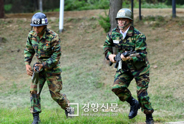 문재인 집총 자세 ㄷㄷ.jpg | 인스티즈