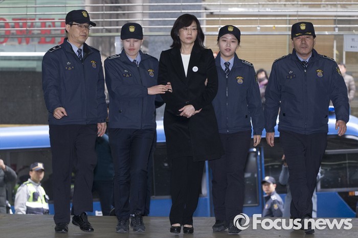 오늘자 조윤선 | 인스티즈