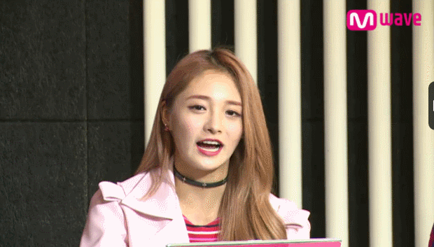 팔씨름하는데 여유넘쳐서 카메라에 브이까지 결경 | 인스티즈