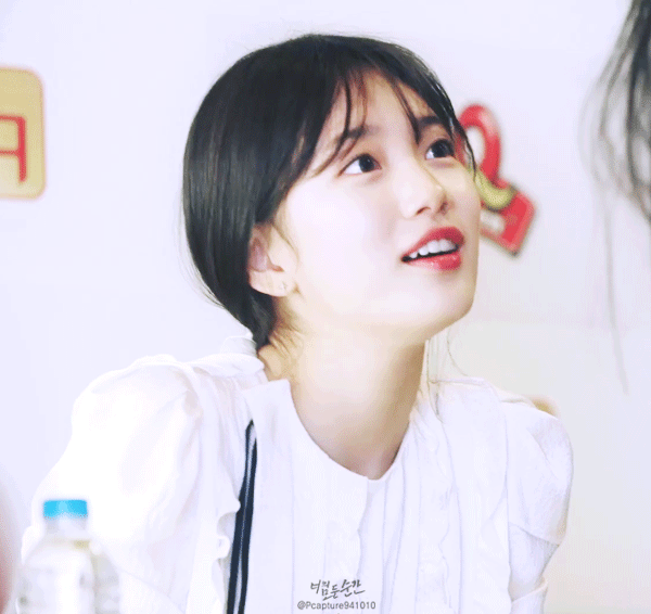 수지 사진인데 옆에 남자에게 시강당함 ㅋㅋㅋㅋㅋㅋ | 인스티즈