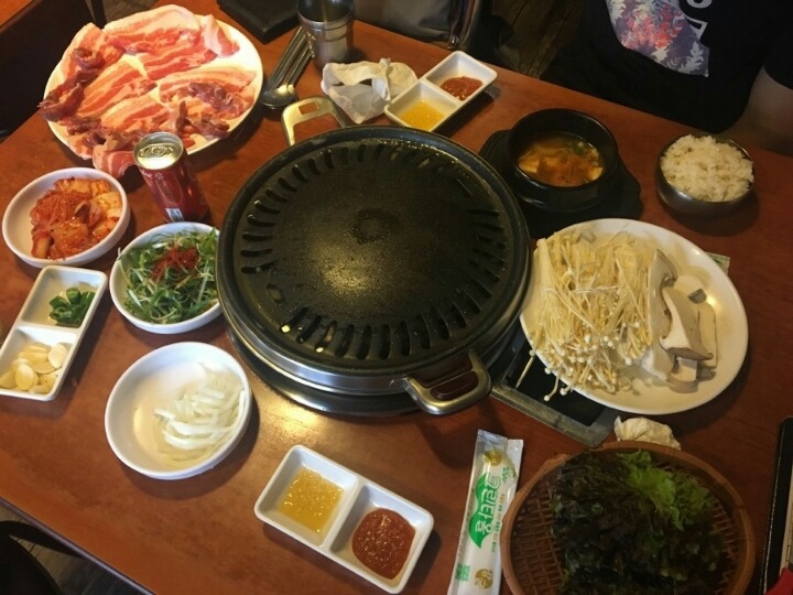 1인분에 2천원 삼겹살집.jpg | 인스티즈