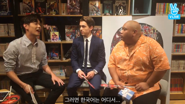 미국인에게 영어 잘한다고 칭찬하는 영국인(스파이더맨).jpg | 인스티즈