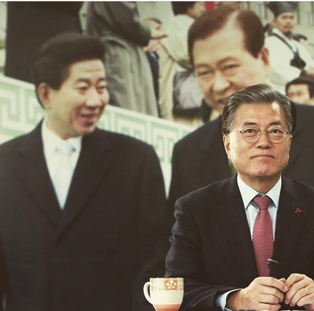 결전의 날을 하루 앞두고 지지자들이 하는 응원의 말을 리트윗하는 문재인의 심정은 어떨까 | 인스티즈