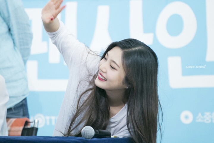 갈수록 예뻐지는 레드벨벳 조이.jpgif | 인스티즈