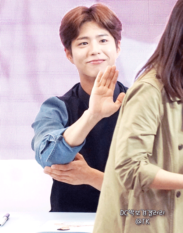 팬한테 거절 당하는 박보검.gif | 인스티즈