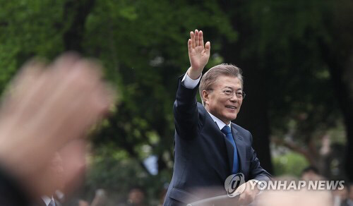 박근혜와 문재인의 카 퍼레이드 비교 | 인스티즈
