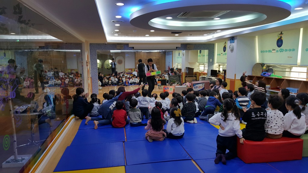 위즈엔터테인먼트 이미지
