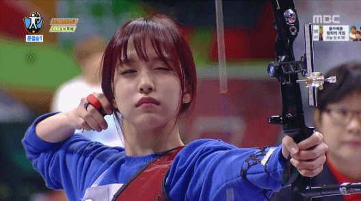 활쏘는 아이돌들.gif | 인스티즈
