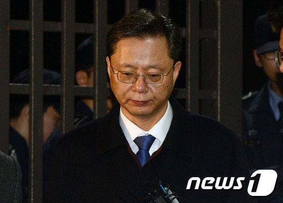 오늘자 구치소 나서는 우병우 | 인스티즈