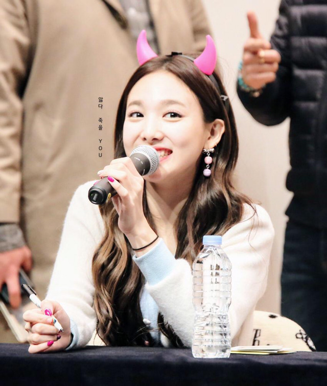 170311 레알 이쁜 토끼같은 나연이 | 인스티즈