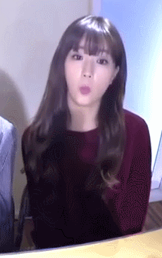 청순한척 하는 윤보미.GIF | 인스티즈