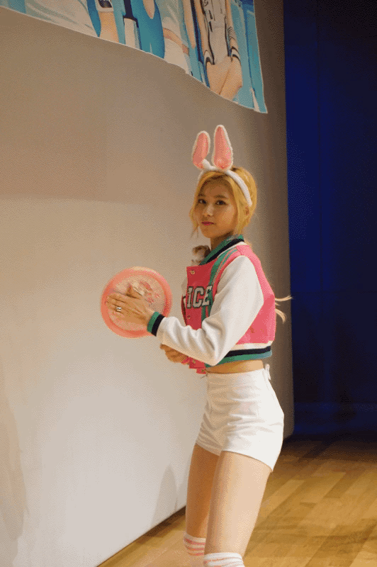 모기 잡으려고 몸푸는 사나.gif | 인스티즈