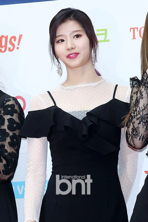오늘자 트와이스 레드카펫 | 인스티즈