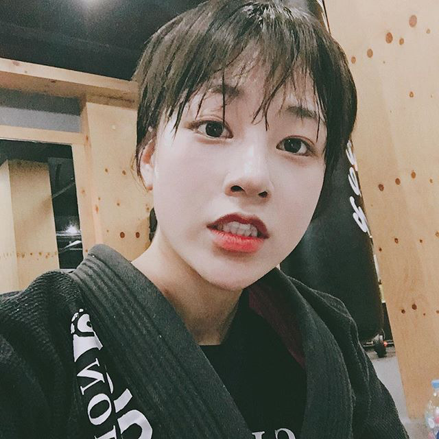 주짓수 하는 아이돌 아리 숏컷아리 | 인스티즈