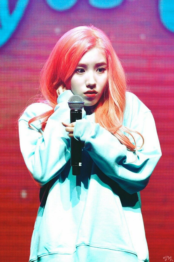 핑크핑크한 프리스틴 시연 | 인스티즈