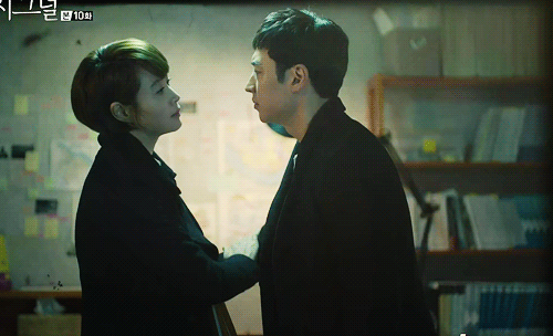 시그널이 공중파였다면 강제로 포텐셜 터졌을 러브라인.jpg | 인스티즈