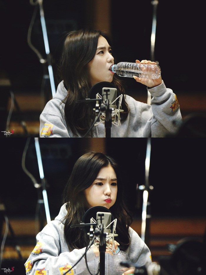 레드벨벳 멤버별 물 마시는 모습.jpg | 인스티즈