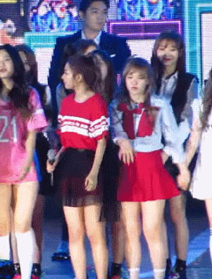 레드벨벳 벼르고 있는 러블리즈 | 인스티즈