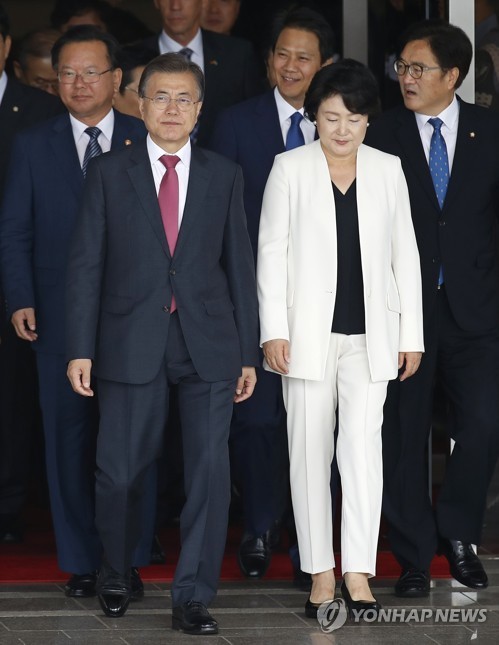 문재인 대통령님 내외 독일 출국 사진 | 인스티즈