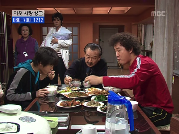 [거침없이하이킥] 솥뚜껑 나문희 여사와 박해미의 김장대결.jpg | 인스티즈