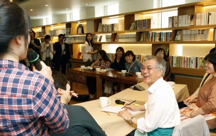 진짜 다 잘 어울리는 문재인;.jpg | 인스티즈