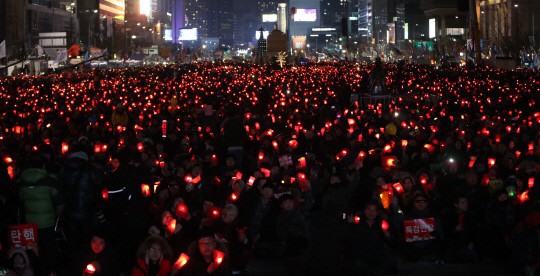 불과 5개월 전 촛불집회를 연상케 하는 아이돌 노래 가사 | 인스티즈