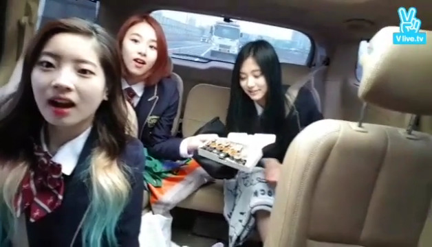 [TWICE] 흔한_급식단의_등교길. (광대 주의) | 인스티즈