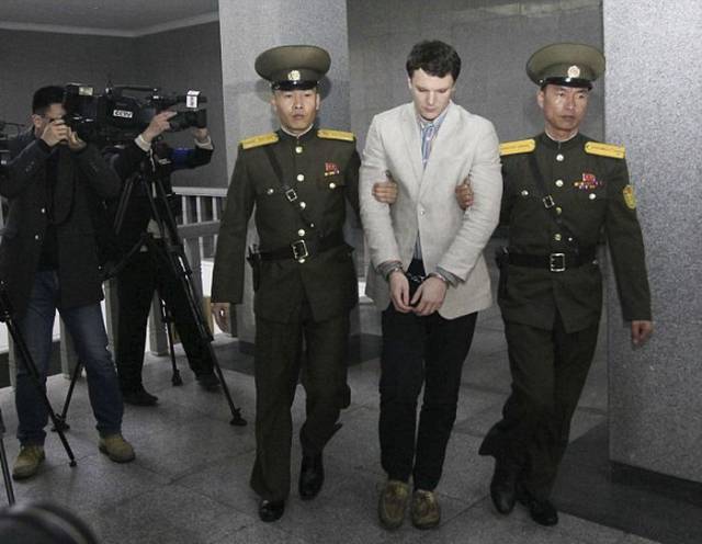 북한에서 노동교화형 15년 받은 미국 대학생 | 인스티즈