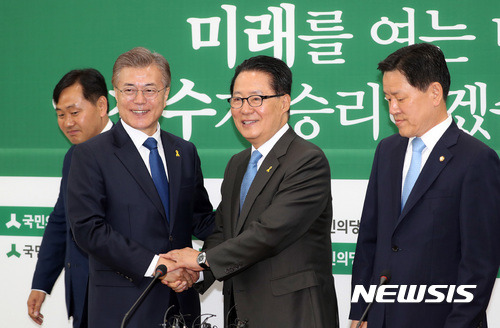 오늘자 문재인 대통령 사진들 .jpg | 인스티즈