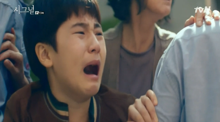 [시그널] 이미 과거가 바뀌고 있는것 같은 부분.... (feat. 박해영와 이재한의 첫만남이 바뀌었다..?!) | 인스티즈