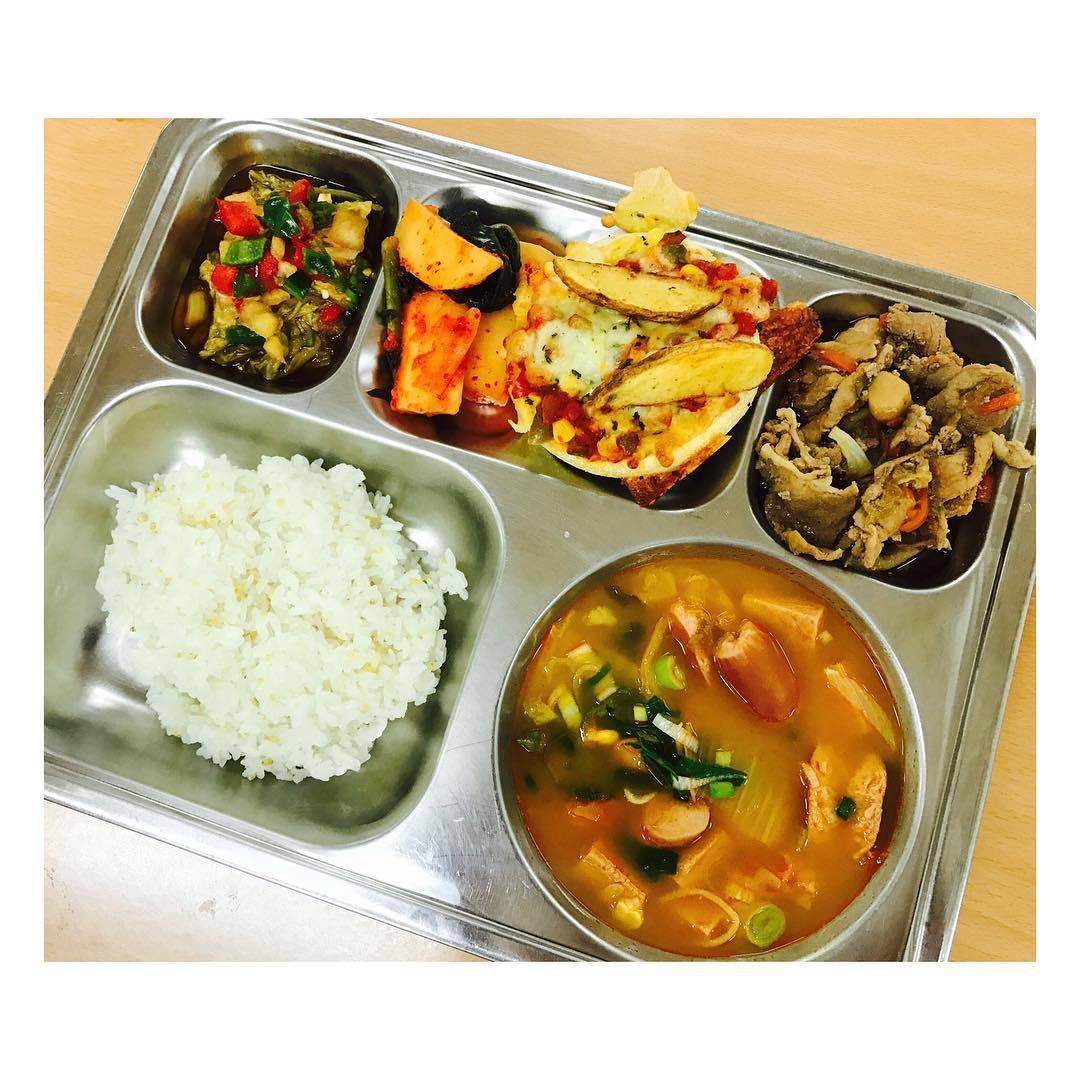 어느 고등학교 급식.jpg | 인스티즈