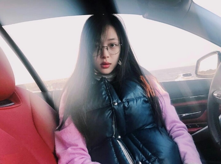 오늘자 설리 인스타 폭풍 업뎃 | 인스티즈