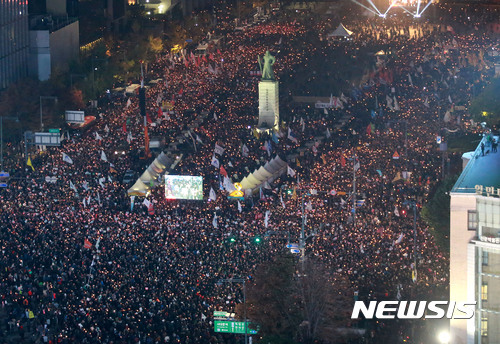 광화문광장 가득 메운 촛불.jpg | 인스티즈
