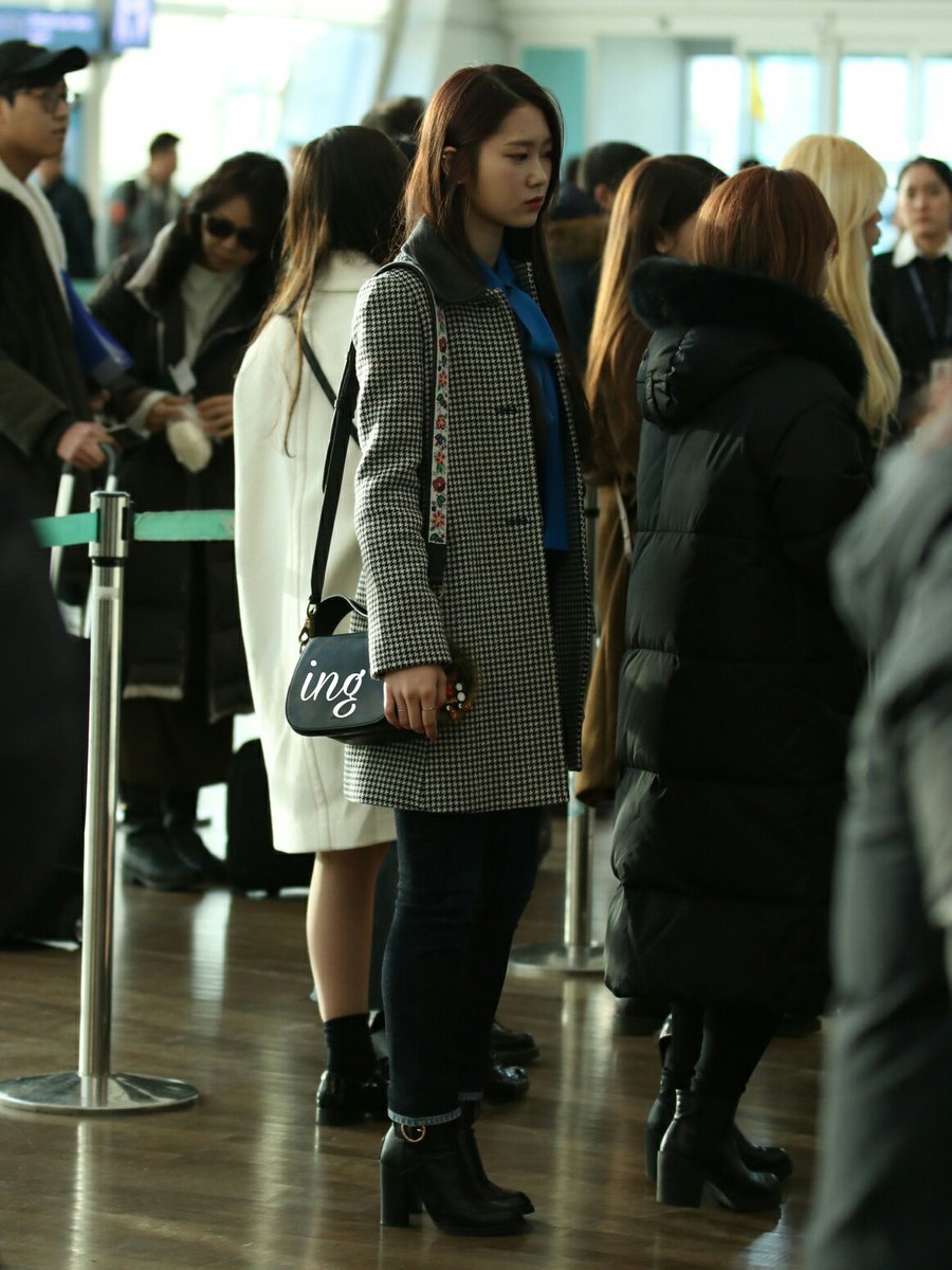 오늘자 오마이걸 인천공항 일본 출국 사진.JPG | 인스티즈