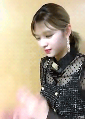 시부야 공식트위터에 올라온 트와이스 정연이.gif | 인스티즈