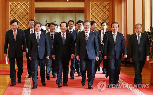 문재인 대통령님과 5부 인사 오찬.jpg | 인스티즈