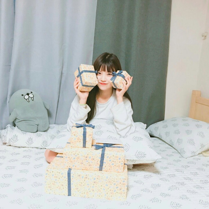 생일선물 인증하는 송하영 | 인스티즈
