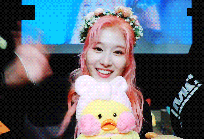 눈에서 꿀떨어지는 사나.gif | 인스티즈