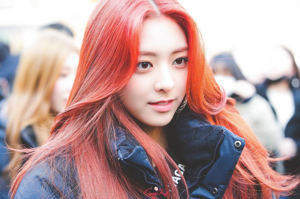 빨간머리가 잘어울리는 ITZY 유나.jpgif | 인스티즈