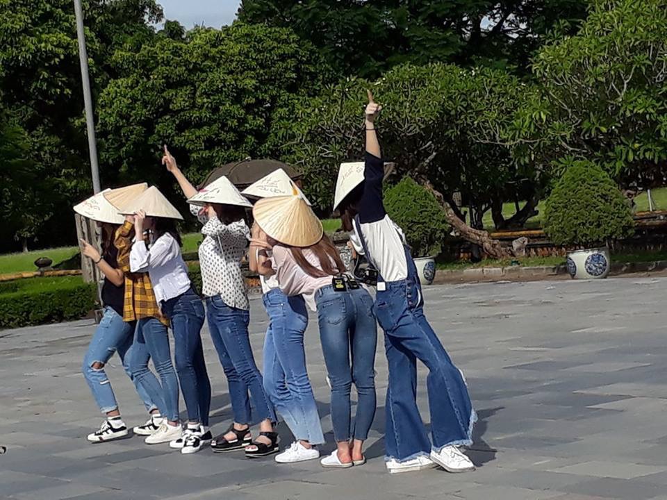 베트남 전통 모자 쓴 트와이스 멤버들.jpg | 인스티즈