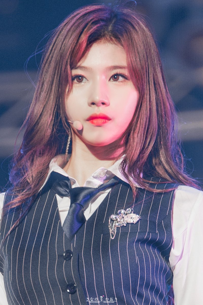 어쩜 이렇게 이쁠까싶은 트와이스 사나.jpg | 인스티즈