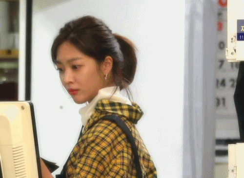 골목식당 포스가 어려운 조보아씨.gif | 인스티즈