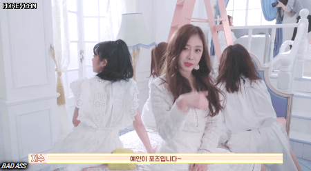 러블리즈 막내가 보여주는 치명적인 포즈.gif | 인스티즈