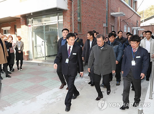 문재인 대통령 포항 지진현장 방문(포항여고,대성아파트) | 인스티즈