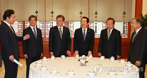 문재인 대통령님과 5부 인사 오찬.jpg | 인스티즈