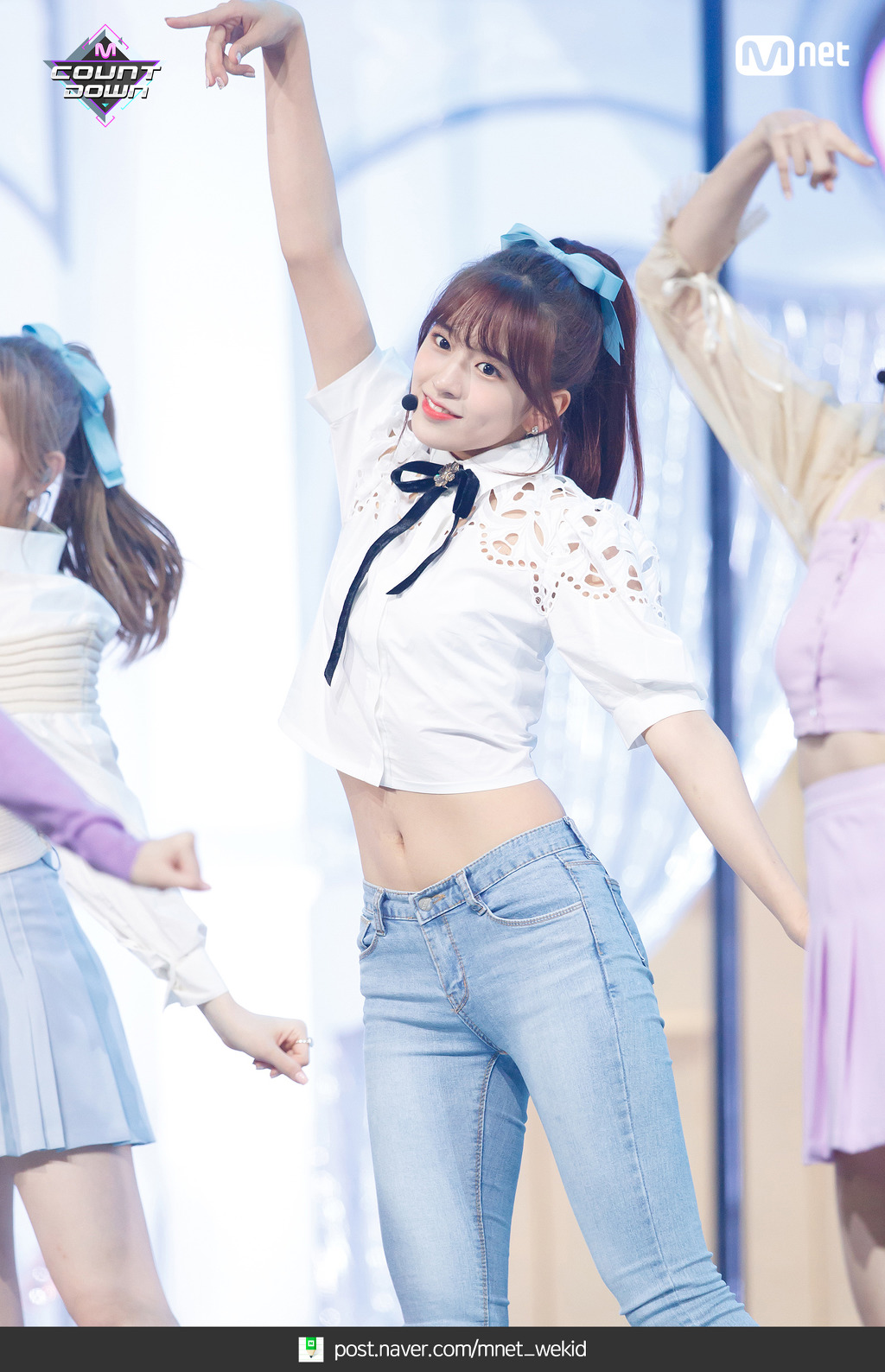 2003년생 아이돌 아이즈원 안유진 허리 | 인스티즈