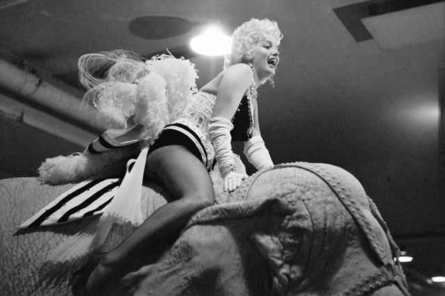 처음으로 공개된 마릴린 먼로의 사진들.jpg | 인스티즈