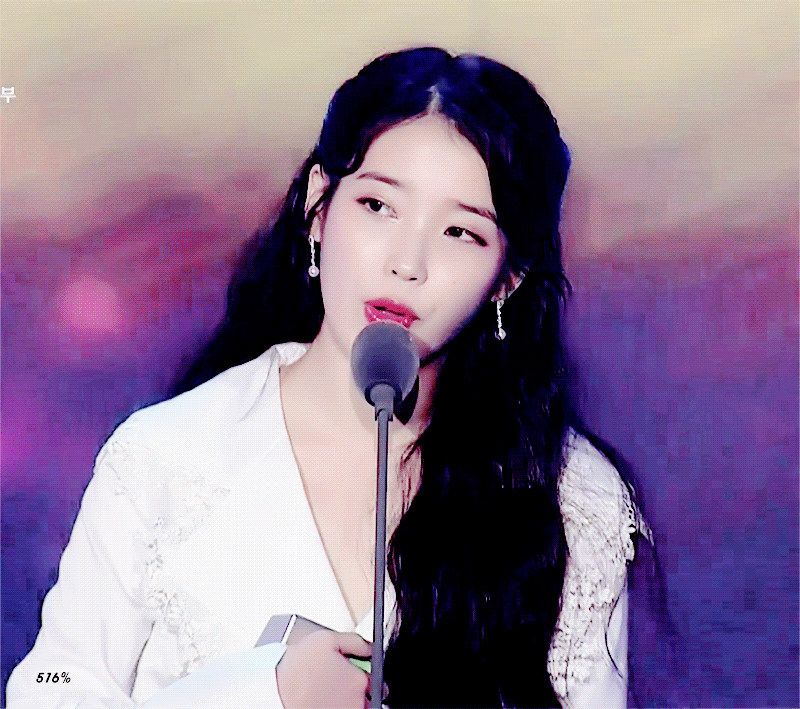 마치 여신과도 같았던 아이유 멜론뮤직어워드 짤.jpgif | 인스티즈