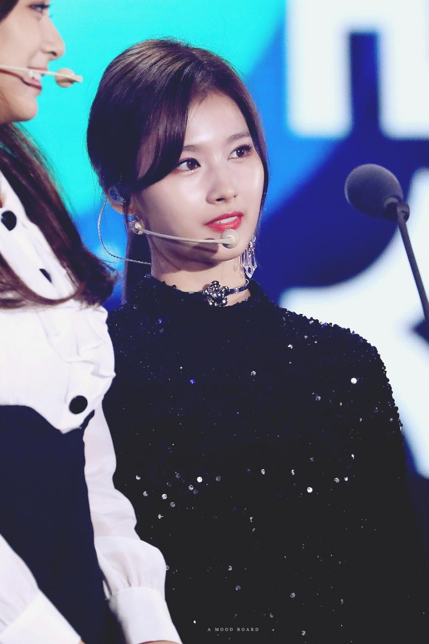 소리바다어워즈도 홀려버린 트와이스 사나.jpgif | 인스티즈