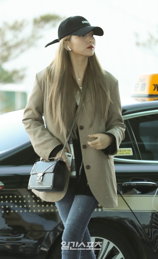 아침 일찍 해외로 출국하는 여자친구.jpg | 인스티즈
